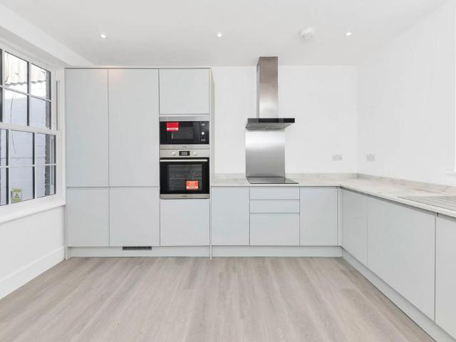 3 bedroom end of terrace house to rent
