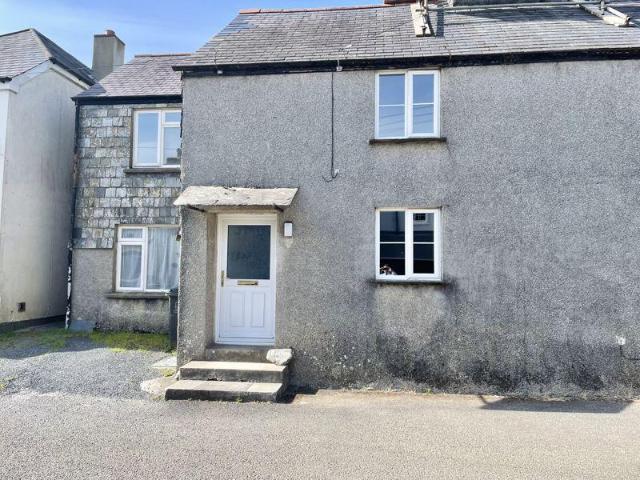 3 bedroom end of terrace house to rent