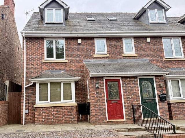 3 bedroom end of terrace house to rent