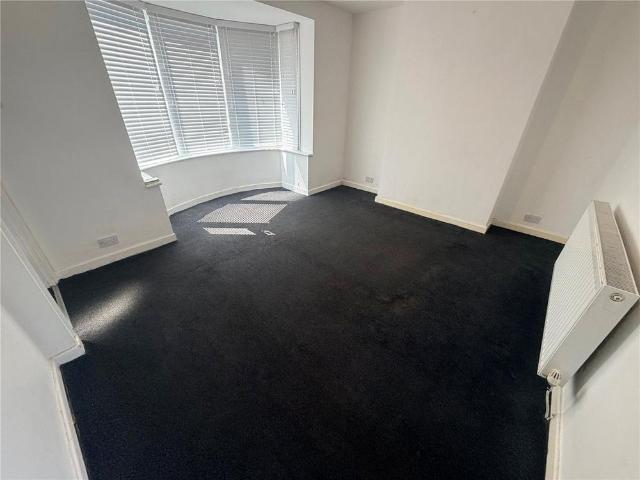 3 bedroom end of terrace house to rent