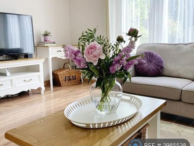 3 bedroom end of terrace house to rent