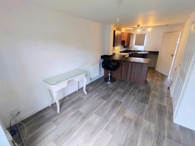 3 bedroom end of terrace house to rent