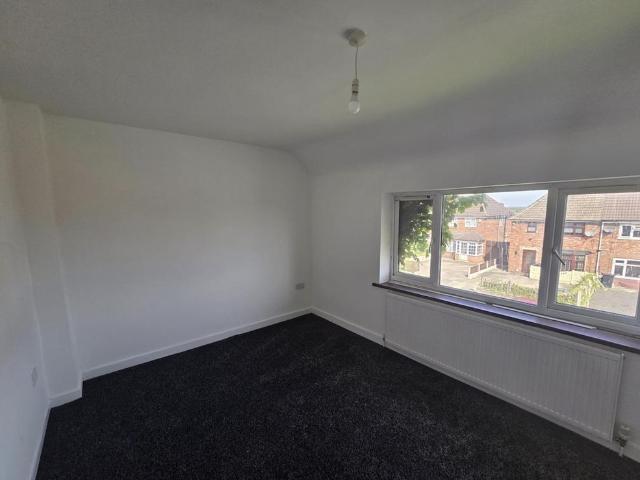 3 bedroom end of terrace house to rent