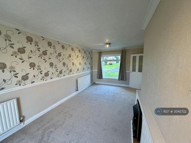 3 bedroom end of terrace house to rent