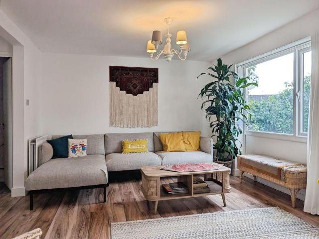 3 bedroom end of terrace house to rent