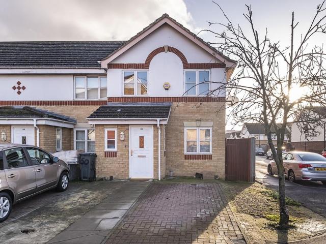 3 bedroom end of terrace house to rent