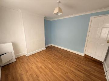 3 bedroom end of terrace house to rent