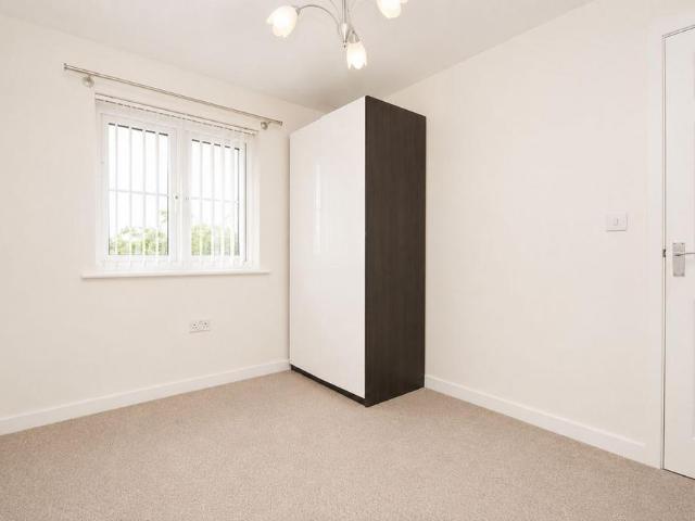 3 bedroom end of terrace house to rent