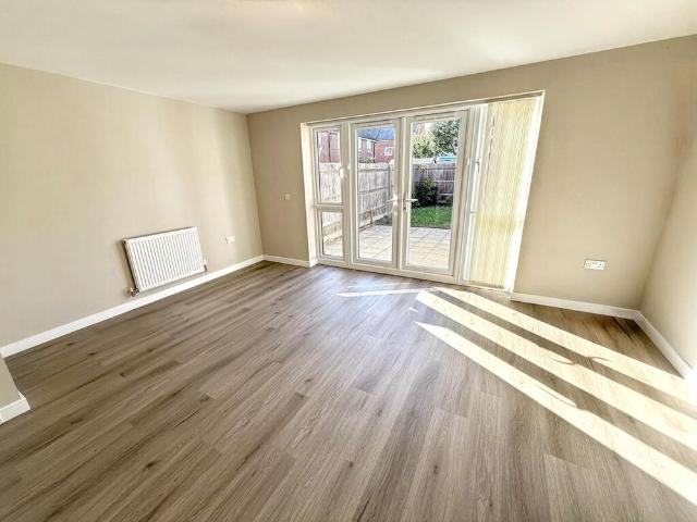 3 bedroom end of terrace house to rent