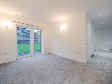 3 bedroom end of terrace house to rent