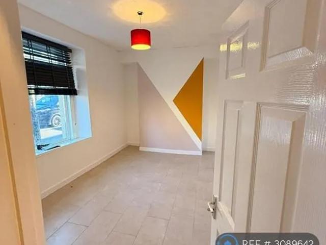 3 bedroom end of terrace house to rent