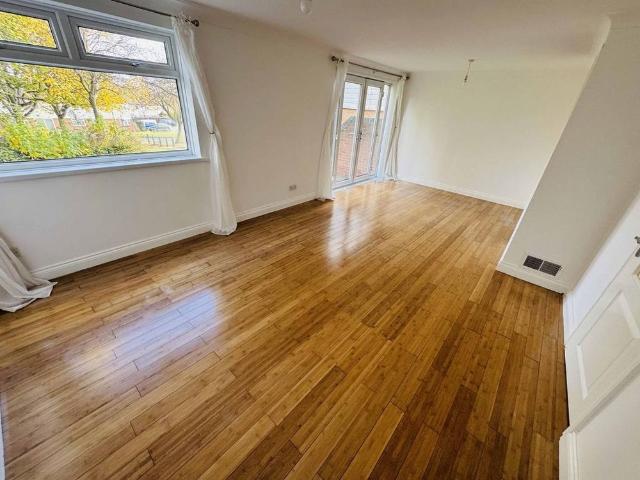 3 bedroom end of terrace house to rent