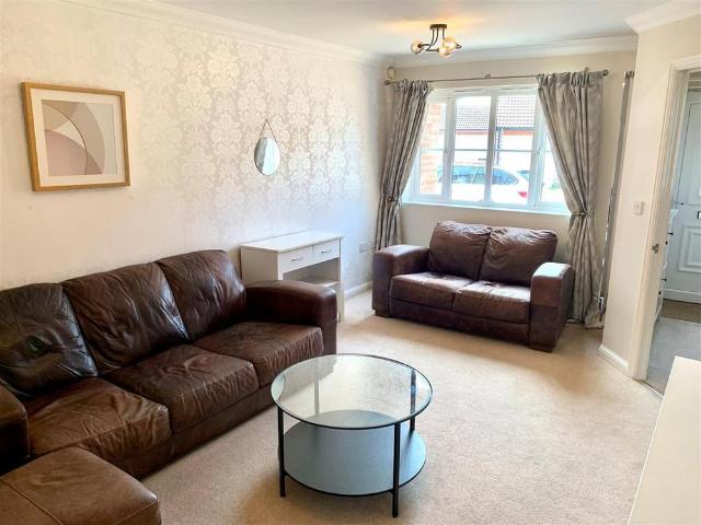 3 bedroom end of terrace house to rent