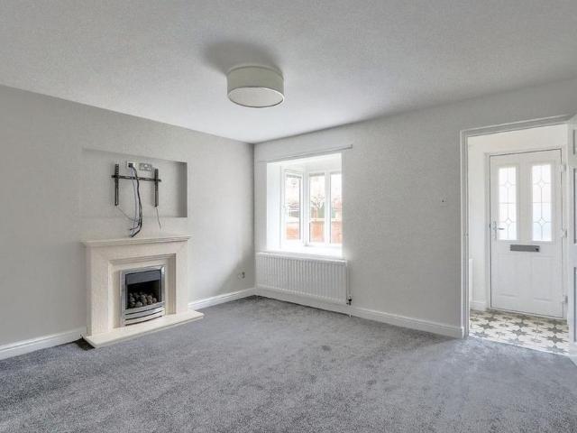 3 bedroom end of terrace house to rent