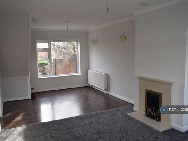 3 bedroom end of terrace house to rent