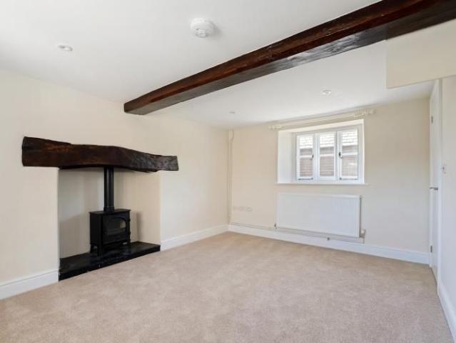 3 bedroom end of terrace house to rent