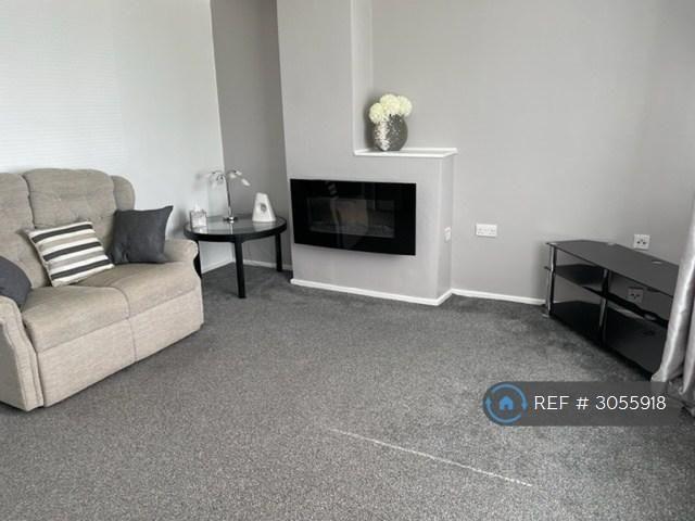 3 bedroom end of terrace house to rent