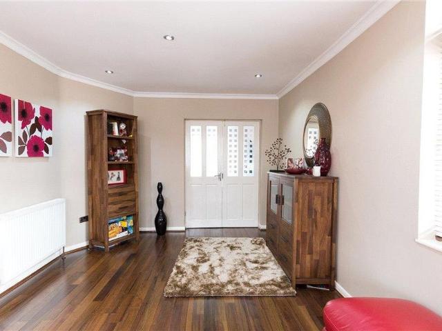 3 bedroom end of terrace house to rent