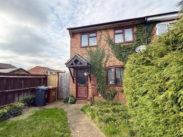3 bedroom end of terrace house to rent
