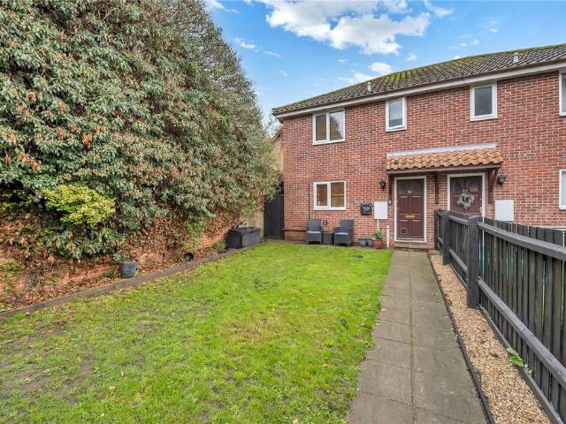 3 bedroom end of terrace house to rent