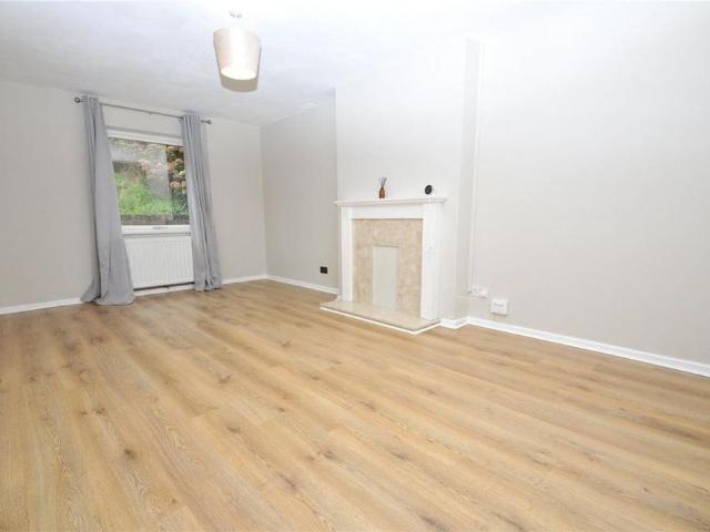 3 bedroom end of terrace house to rent