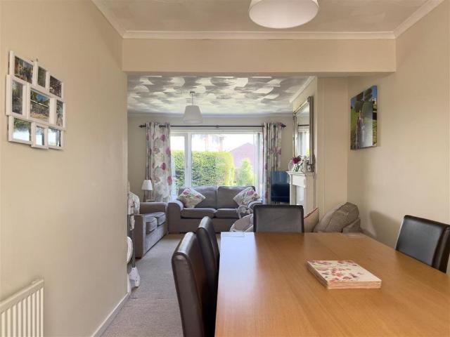 3 bedroom end of terrace house to rent