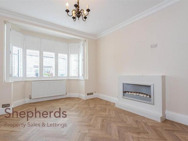 3 bedroom end of terrace house to rent