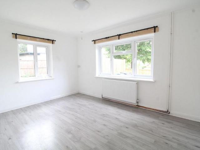 3 bedroom end of terrace house to rent