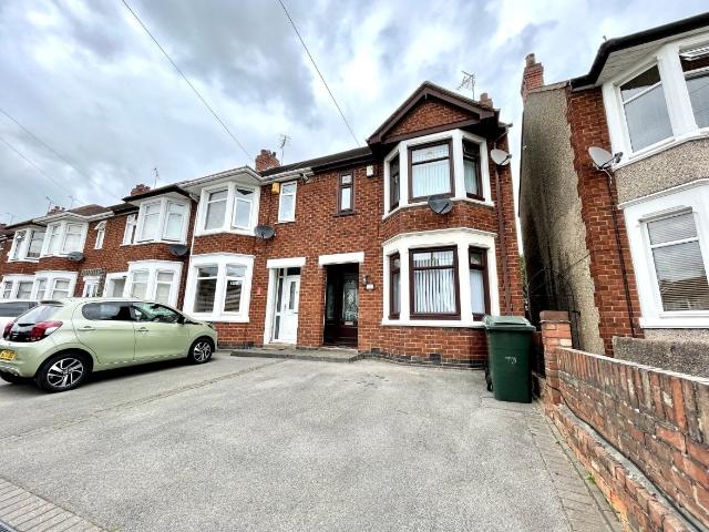 3 bedroom end of terrace house to rent
