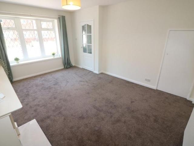 3 bedroom end of terrace house to rent
