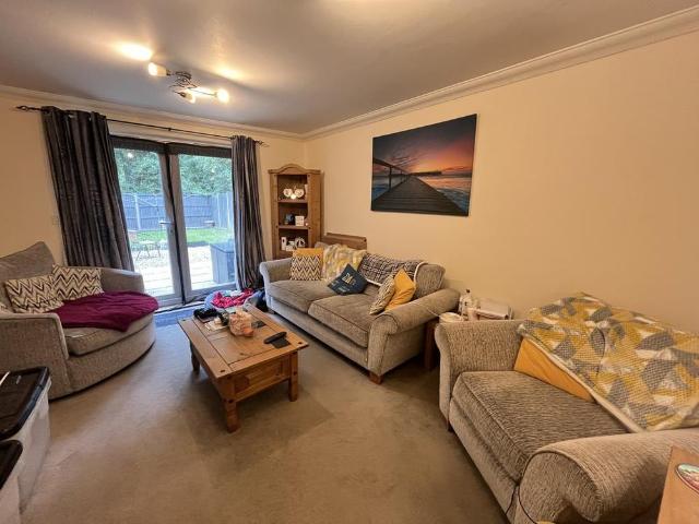 3 bedroom end of terrace house to rent