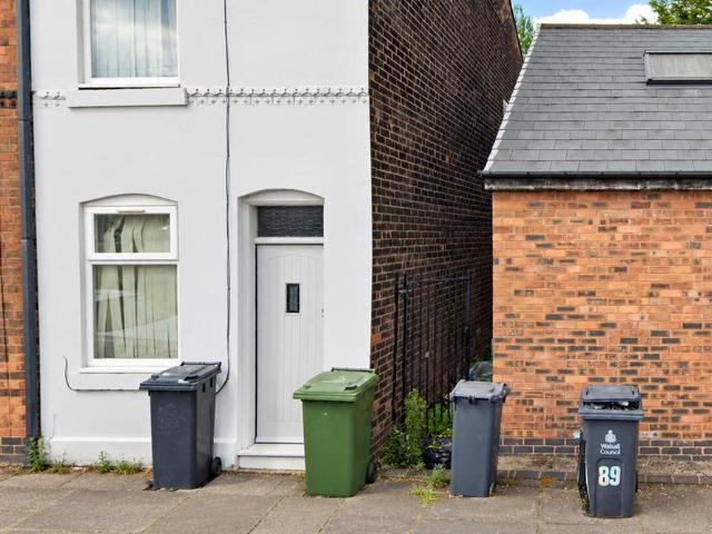 3 bedroom end of terrace house to rent