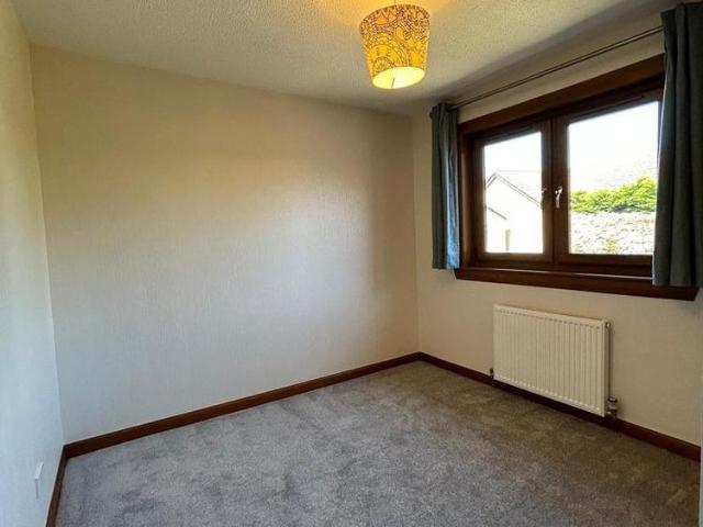 3 bedroom end of terrace house to rent