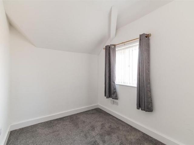 3 bedroom end of terrace house to rent