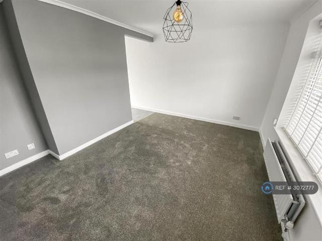 3 bedroom end of terrace house to rent