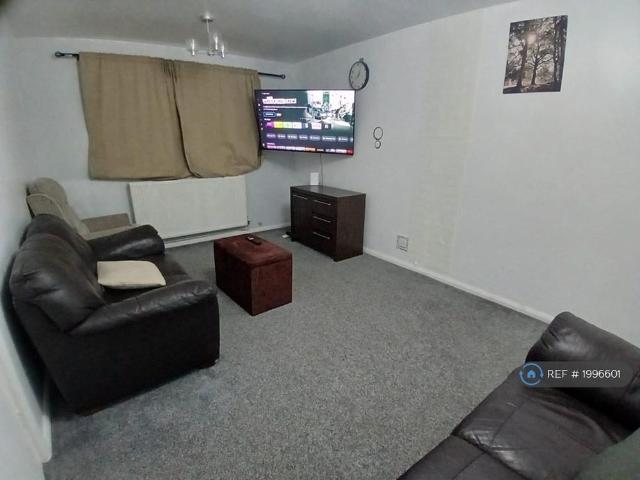 3 bedroom end of terrace house to rent
