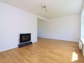 3 bedroom end of terrace house to rent