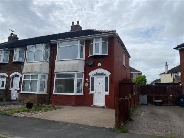 3 bedroom end of terrace house to rent