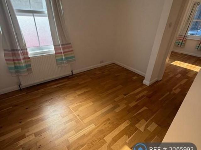 3 bedroom end of terrace house to rent
