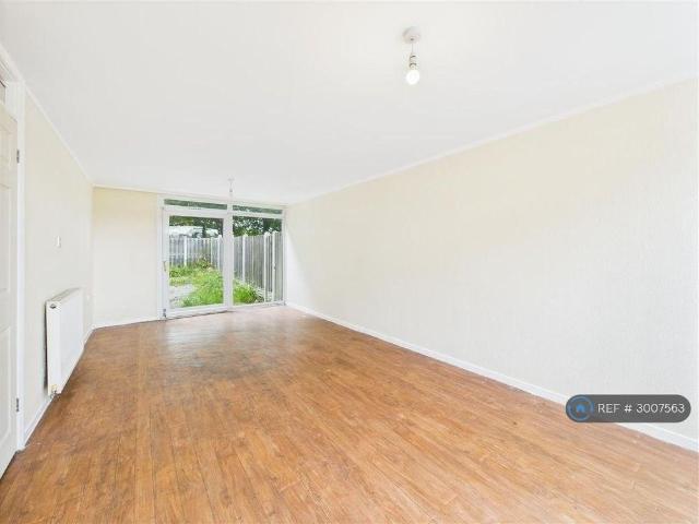 3 bedroom end of terrace house to rent
