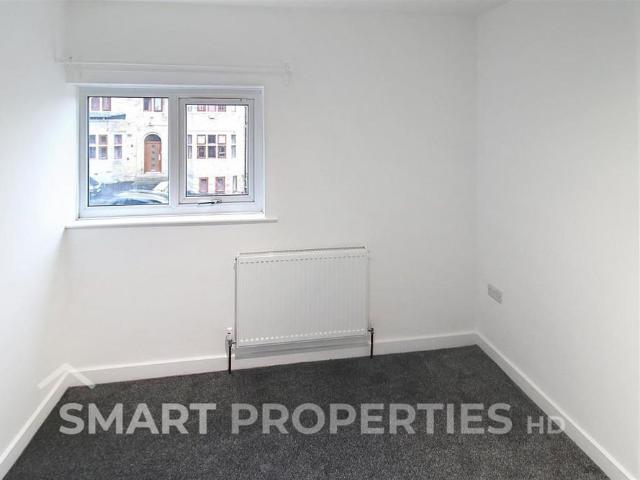 3 bedroom end of terrace house to rent