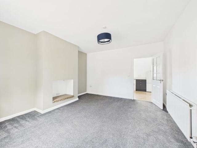 3 bedroom end of terrace house to rent