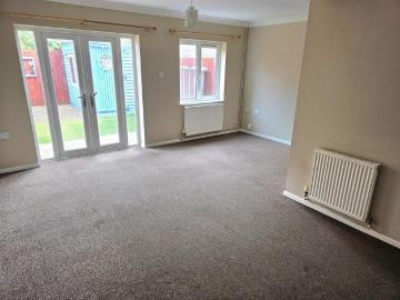 3 bedroom end of terrace house to rent