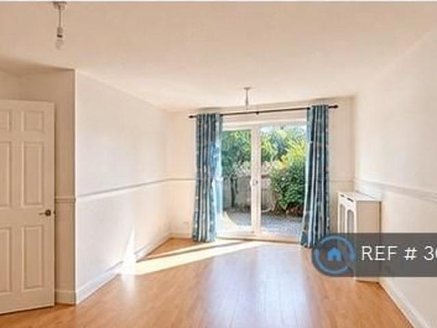 3 bedroom end of terrace house to rent