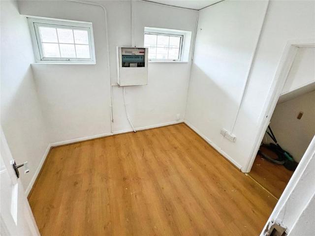 3 bedroom end of terrace house to rent