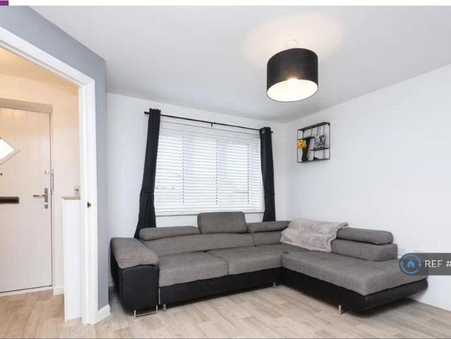 3 bedroom end of terrace house to rent