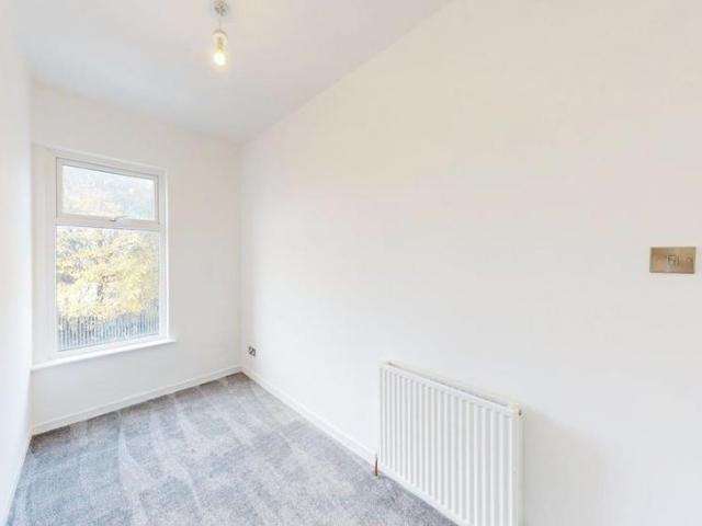 3 bedroom end of terrace house to rent