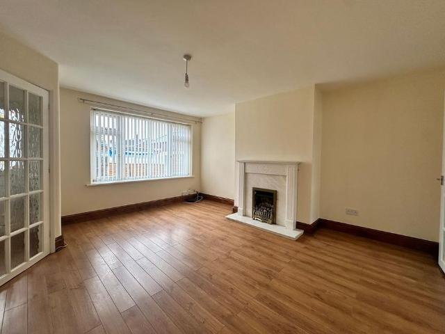3 bedroom end of terrace house to rent
