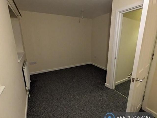 3 bedroom end of terrace house to rent