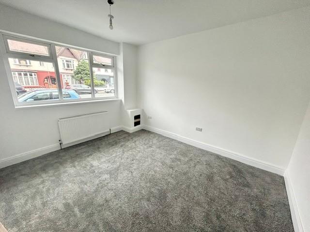 3 bedroom end of terrace house to rent